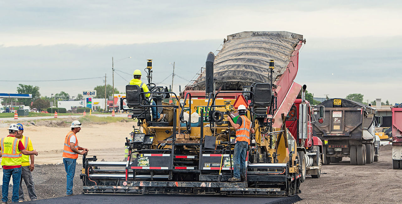 Pavimentación de espesor variable: uniformidad en zonas irregulares