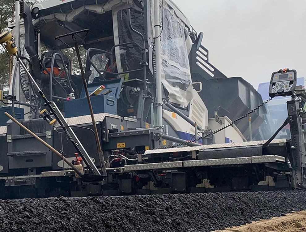 Pavimentación de espesor variable: uniformidad en zonas irregulares